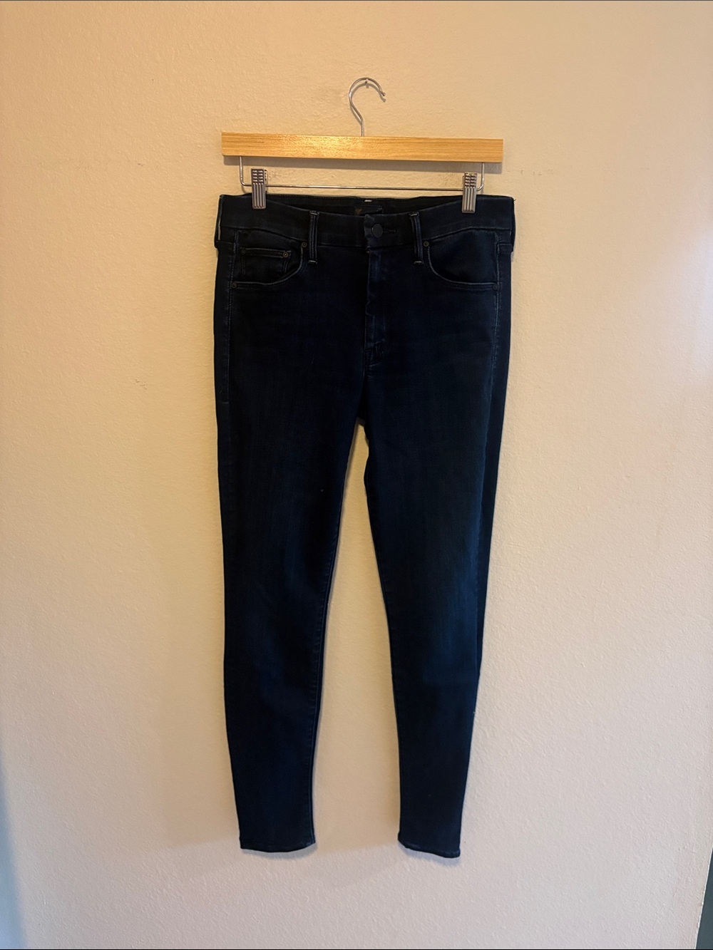 MOTHER The Looker Jean in Dark Lover
